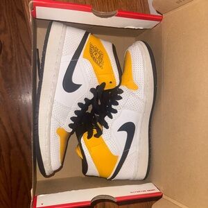 Nike Air Jordan High-Top Sneakers (MAKE OFFERS!!)